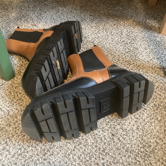 Marc Fisher Morgan Lug Chelsea Boots - Picture 6 of 6